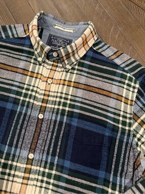 Nautica Heavyweight Plaid Flannel Button-Down Shirt – Men’s Large